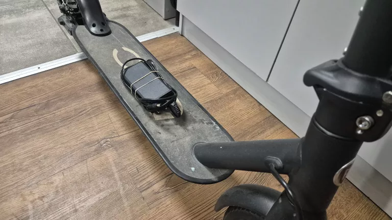 hulajnoga-fiat-f500-10-ladowarka-kod-producenta-f500-f65k