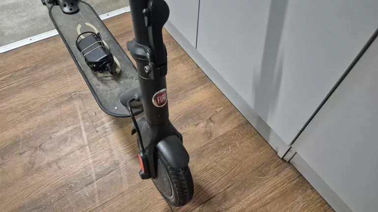 hulajnoga-fiat-f500-10-ladowarka-predkosc-maksymalna-2000