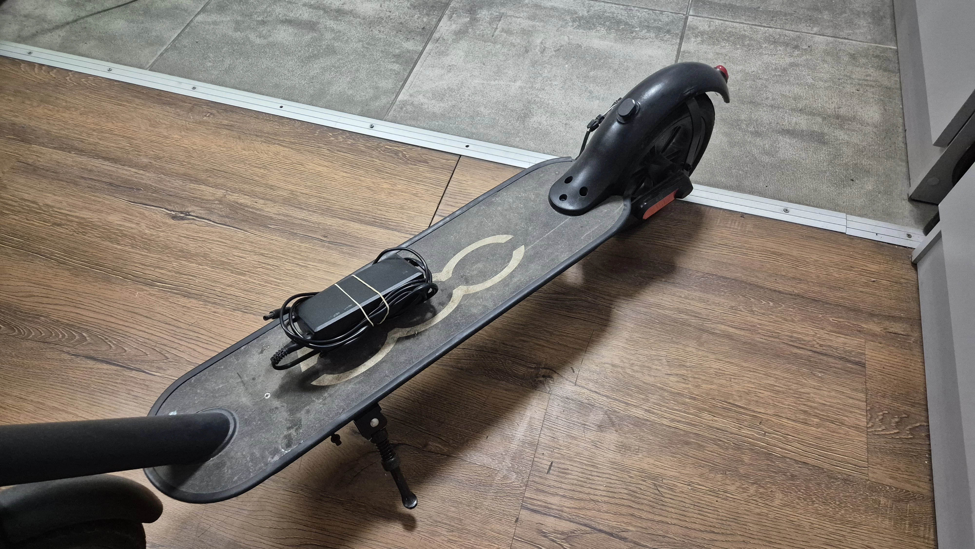 hulajnoga-fiat-f500-10-ladowarka-model-f500-f65k