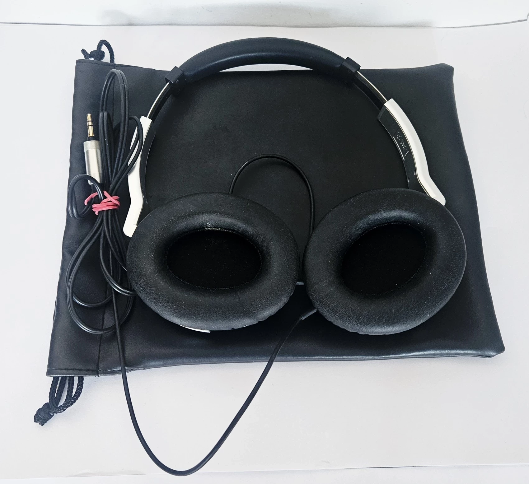 sluchawki-nauszne-denon-ah-d1100-w-kolorze-srebrnymczarnym-ean-gtin-7898575316793