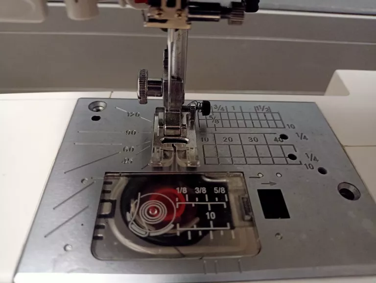 MASZYNA DO SZYCIA JANOME TXL 607