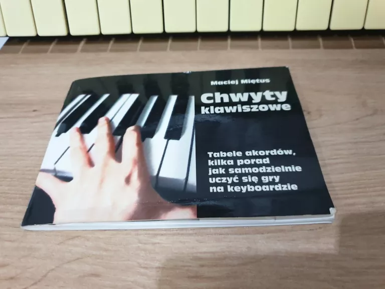 KEYBOARD MK-2061 + MIKROFON, ZASILACZ, KSIĄŻKA CHWYTY DO NAUKI GRY