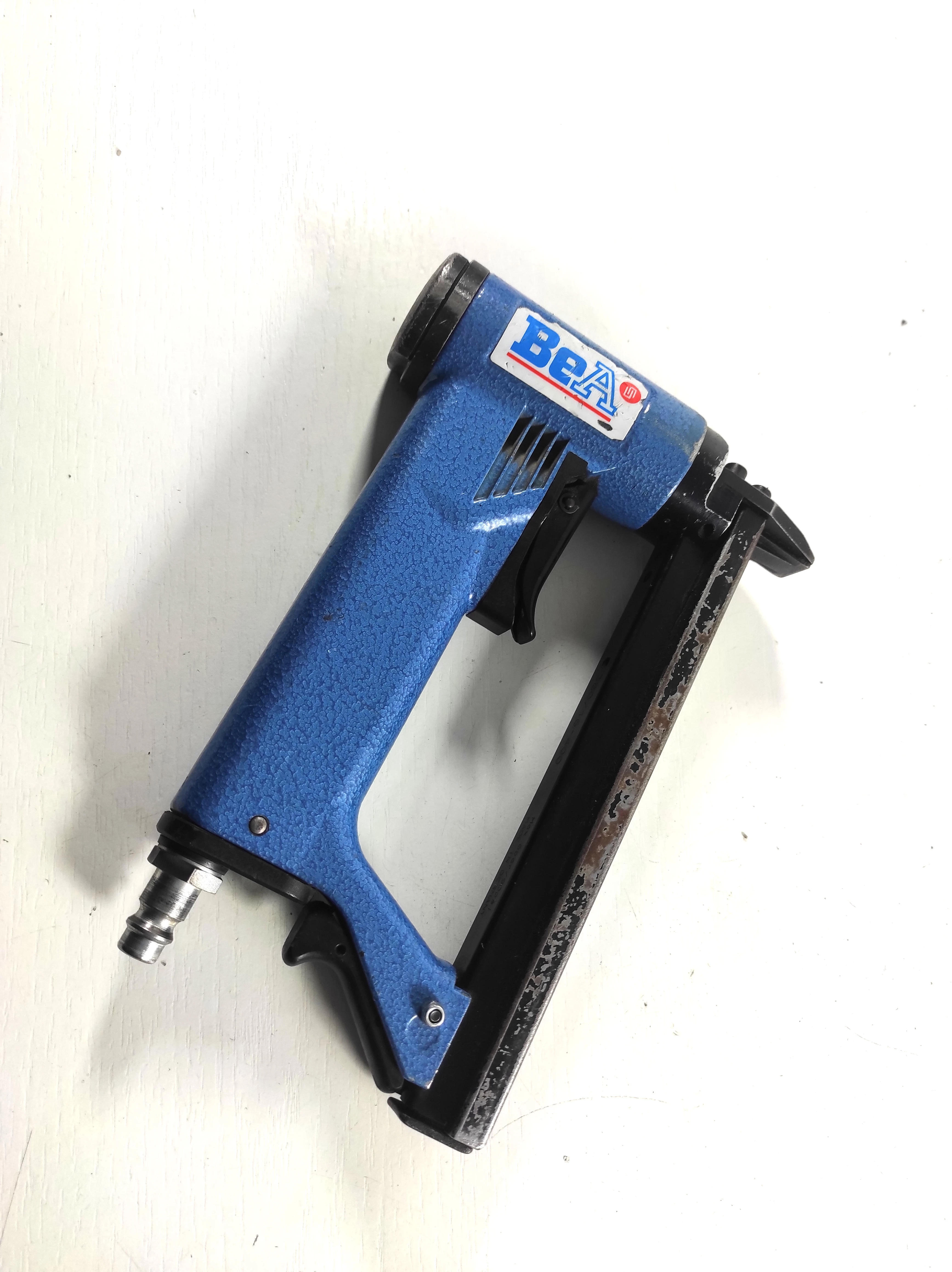 zszywacz-pistolet-tapicerski-pneumatyczny-bea-38016-400-zamkowa-16-lubawa