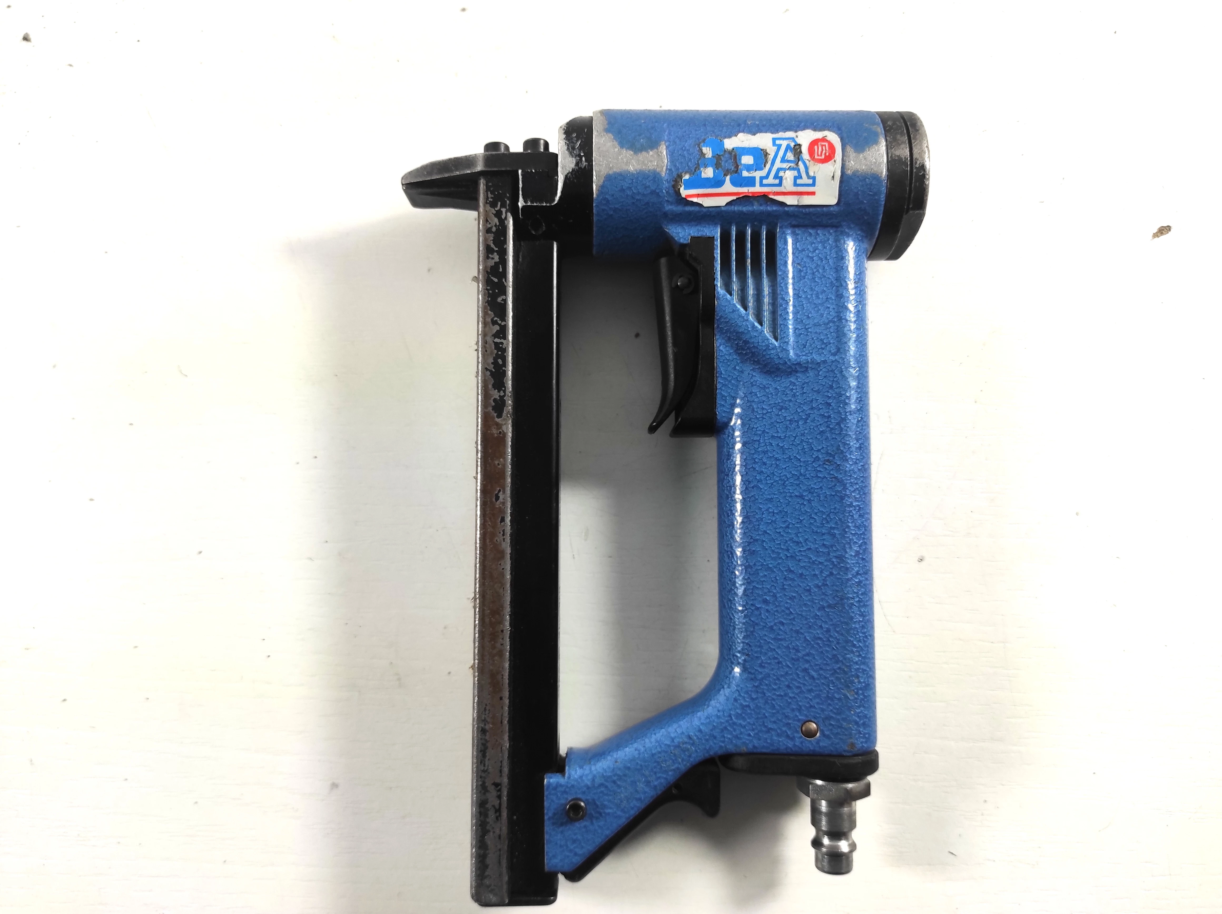 zszywacz-pistolet-tapicerski-pneumatyczny-bea-38016-400-ean-gtin-4045759000211