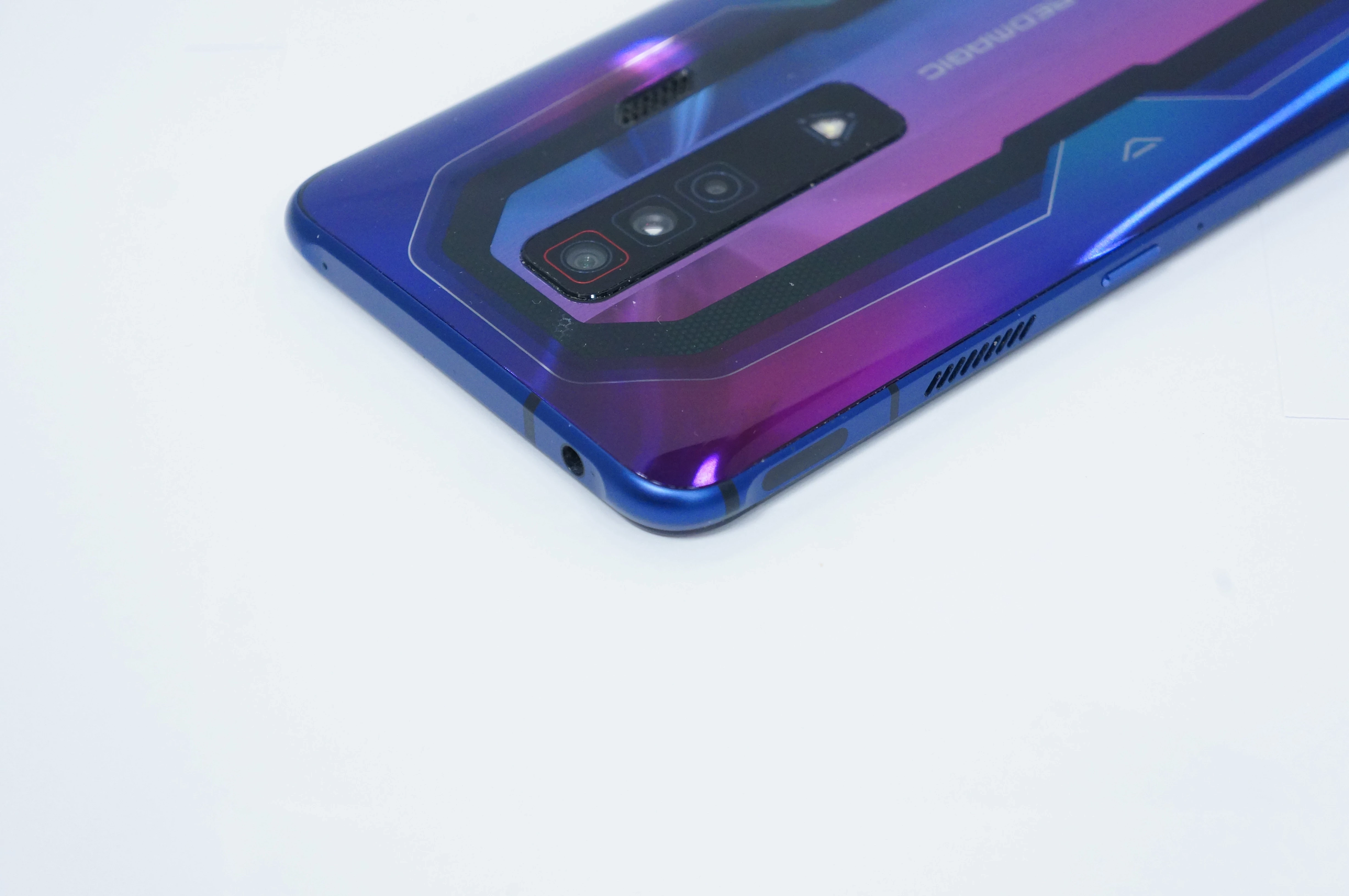 nubia-red-magic-7-nx679j-potezny-smartfon-gamingowy-16256gb-system-operacyjny-4388-1