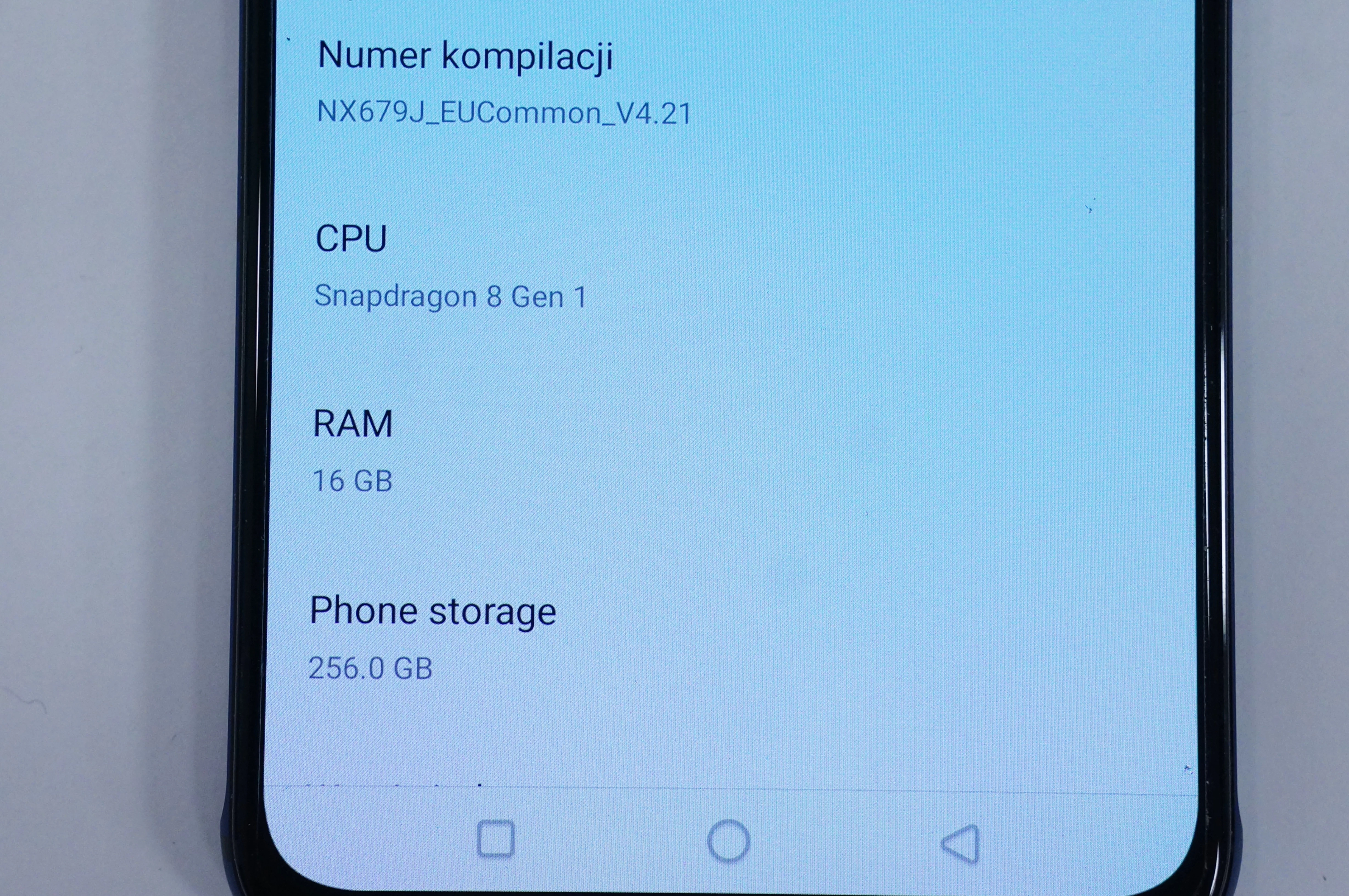 nubia-red-magic-7-nx679j-potezny-smartfon-gamingowy-16256gb-przekatna-ekranu-680