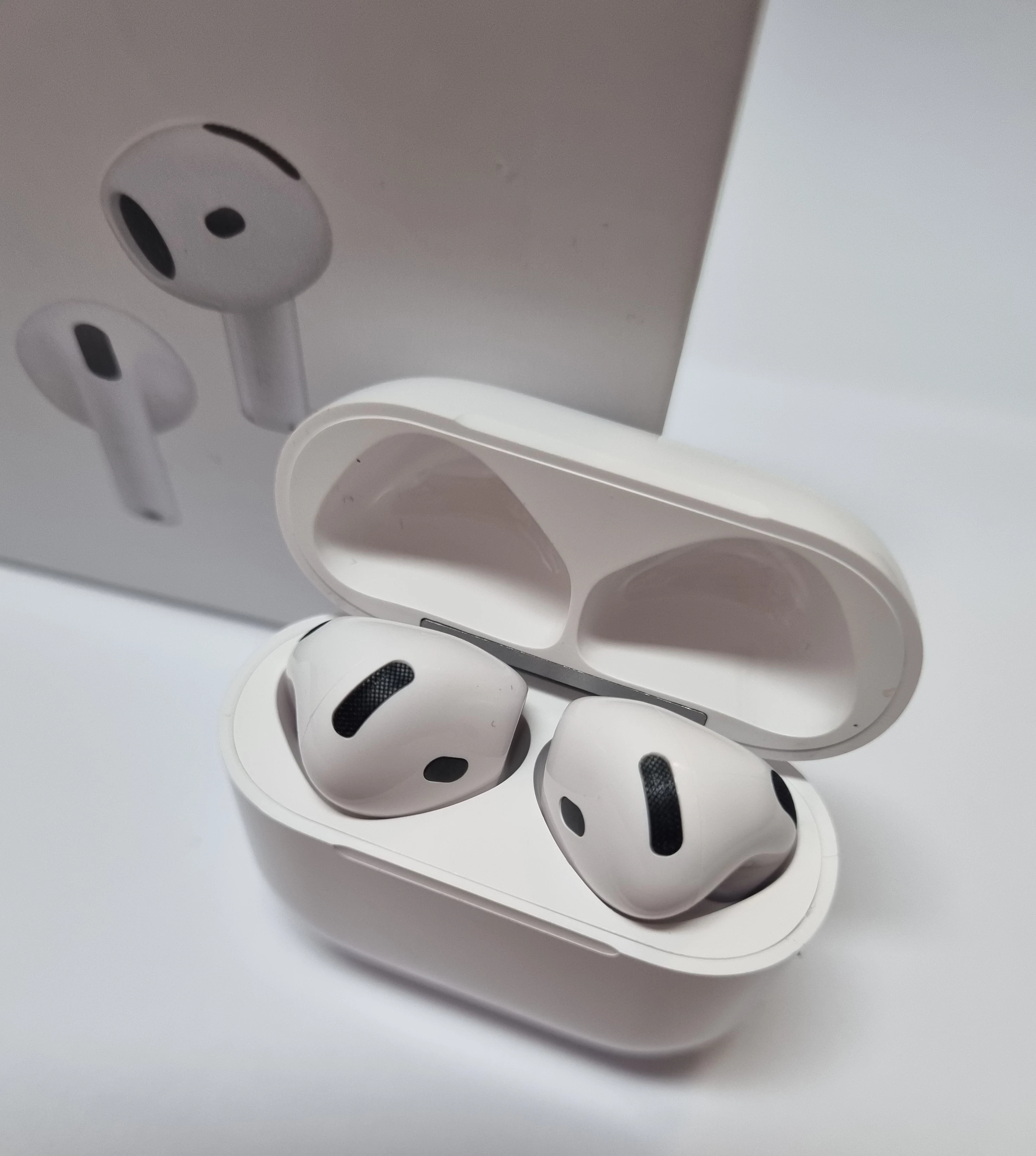 sluchawki-douszne-apple-airpods-4-anc-ean-gtin-0195949689673