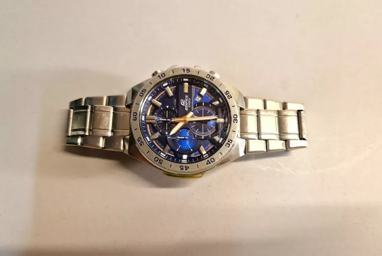 ZEGAREK MĘSKI NARĘCZNY CASIO EDIFICE EFR-564