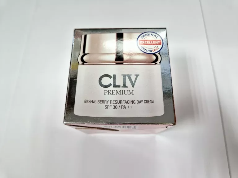 KREM CLIV PREMIUM ODMŁADZAJĄCY KREM NA DZIEŃ Z JAGODAMI SPF 30
