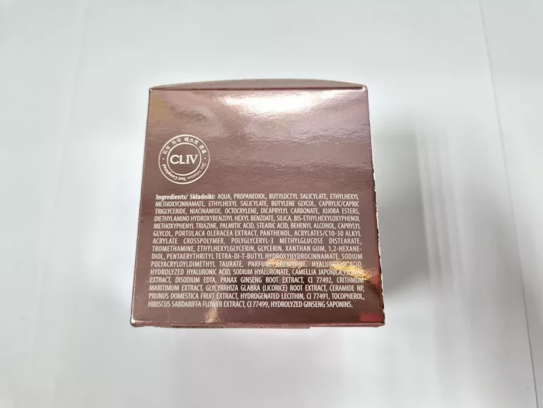 KREM CLIV PREMIUM ODMŁADZAJĄCY KREM NA DZIEŃ Z JAGODAMI SPF 30