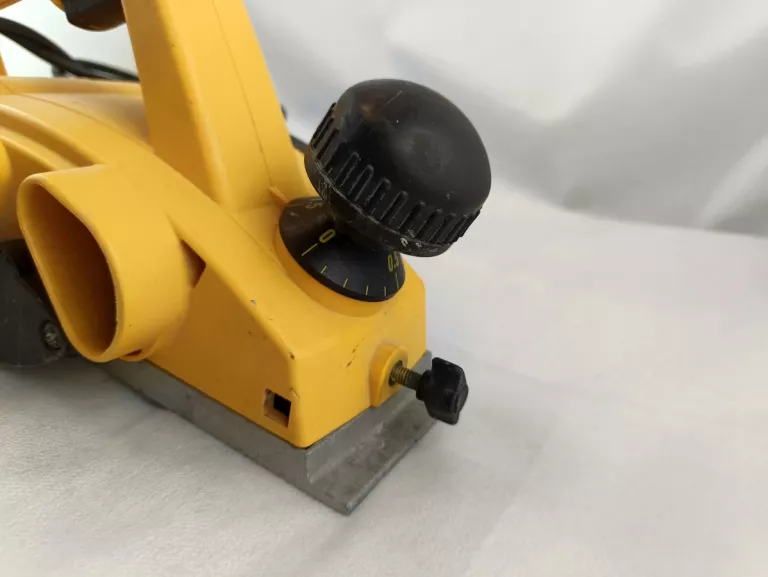 DW677 STRUG ELEKTRYCZNY DEWALT