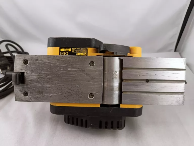 DW677 STRUG ELEKTRYCZNY DEWALT