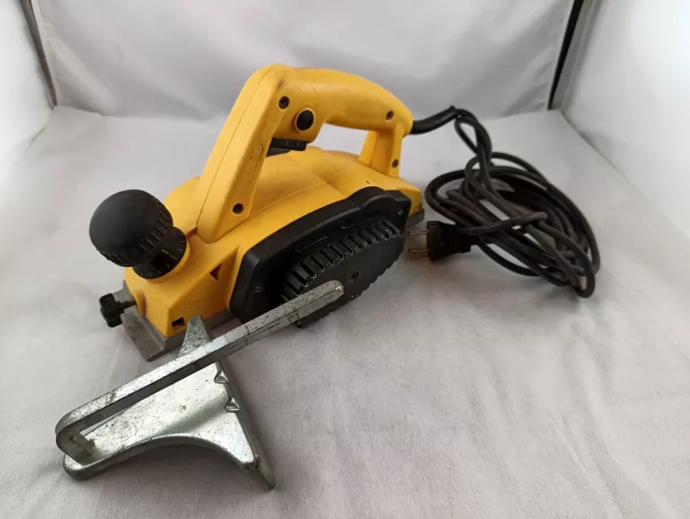 DW677 STRUG ELEKTRYCZNY DEWALT