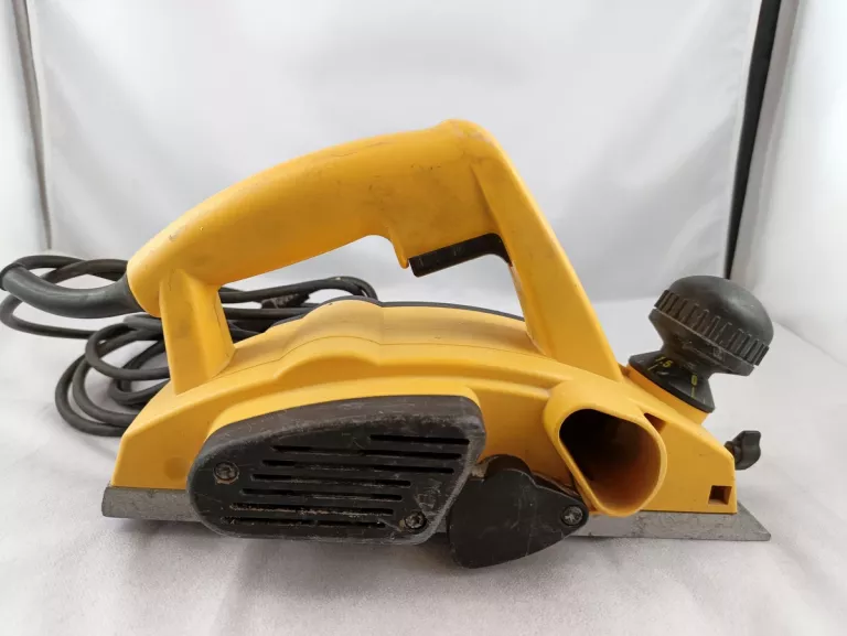 DW677 STRUG ELEKTRYCZNY DEWALT