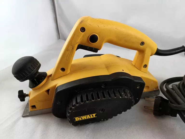 DW677 STRUG ELEKTRYCZNY DEWALT