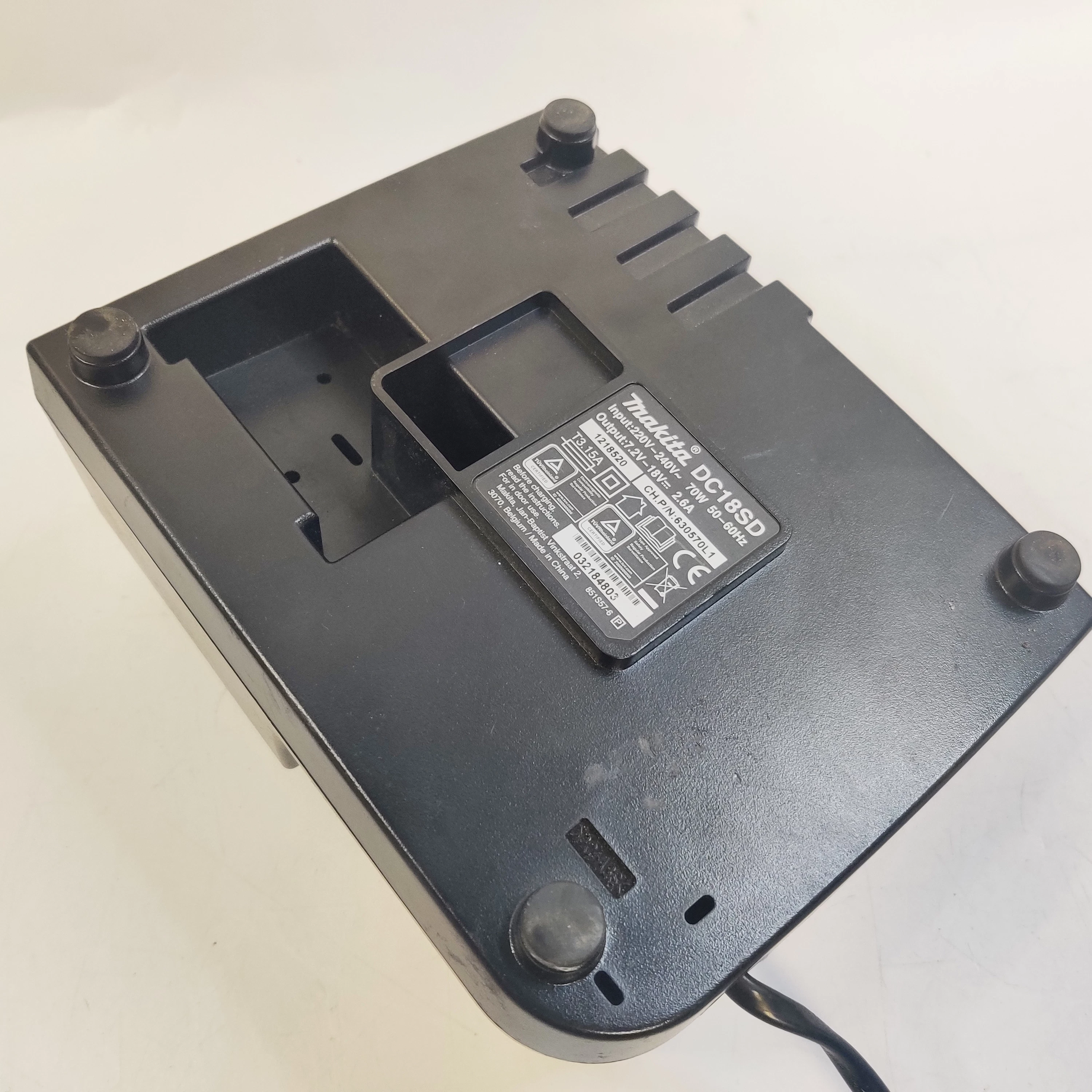ladowarka-makita-dc18sd-marka-248811-950929