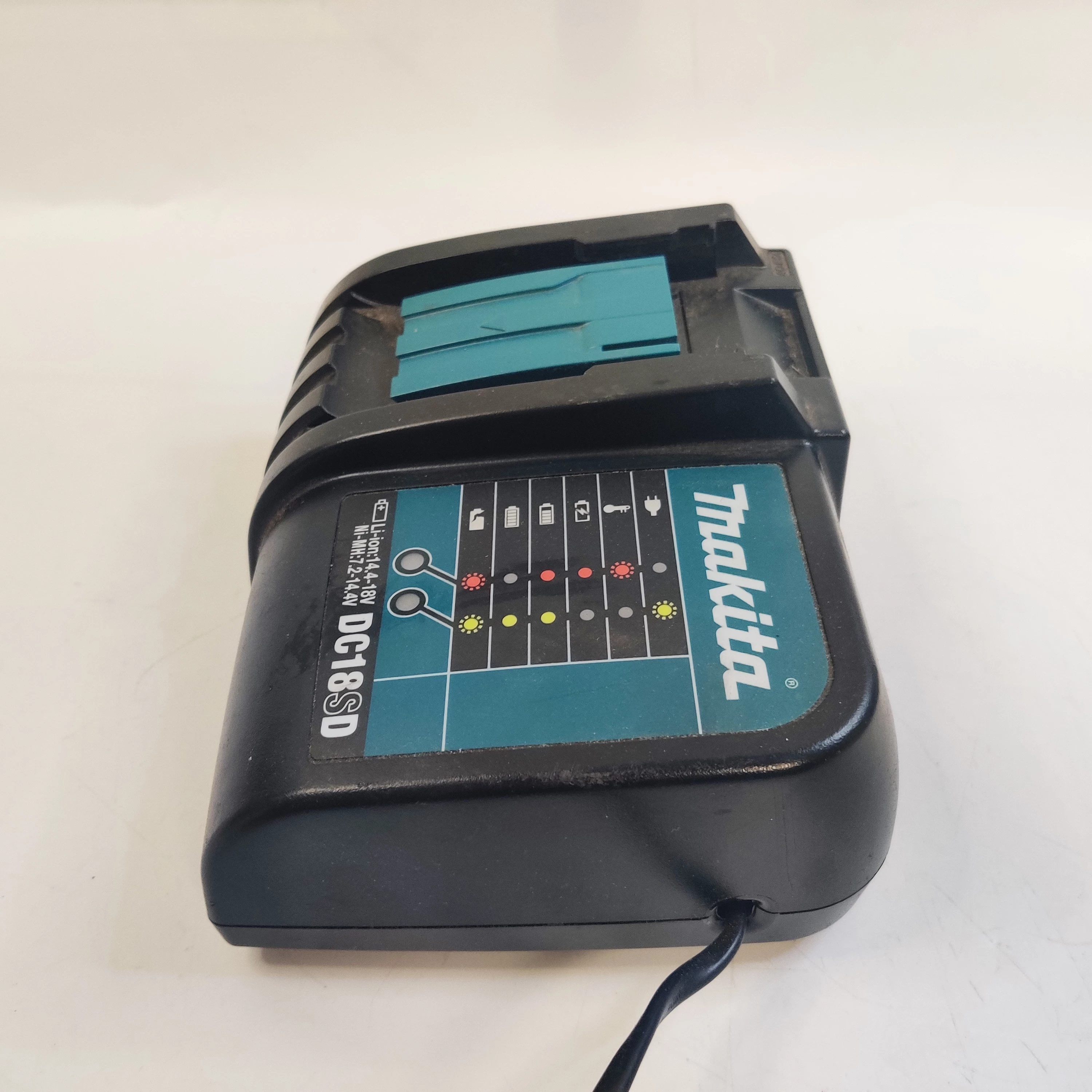 ladowarka-makita-dc18sd-stan-11323-2