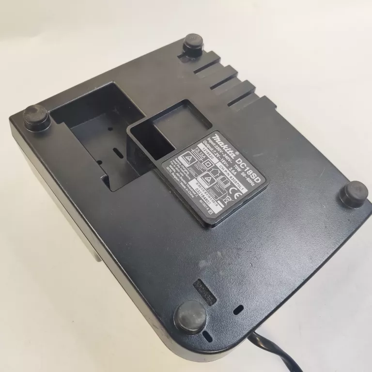 ladowarka-makita-dc18sd-marka-248811-950929