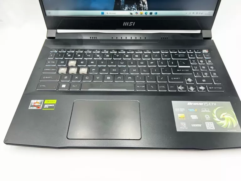 LAPTOP MSI BRAVO 15 C7VF RTX4060 + ŁADOWARKA/RYZEN 7/1000 GB/16 GB RAM