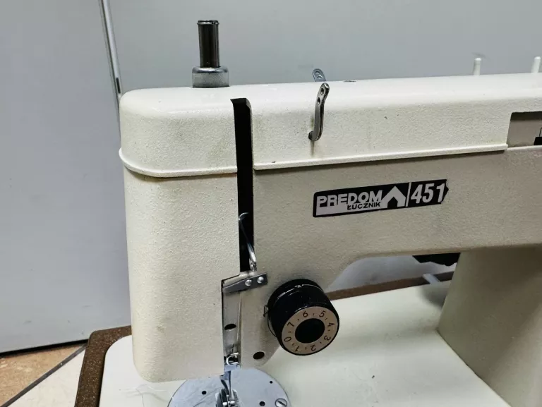MASZYNA DO SZYCIA PREDOM ŁUCZNIK 451