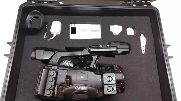 KAMERA CYFROWA CANON XF305E W KOMPLETNYM ZESTAWIE OKAZJA!