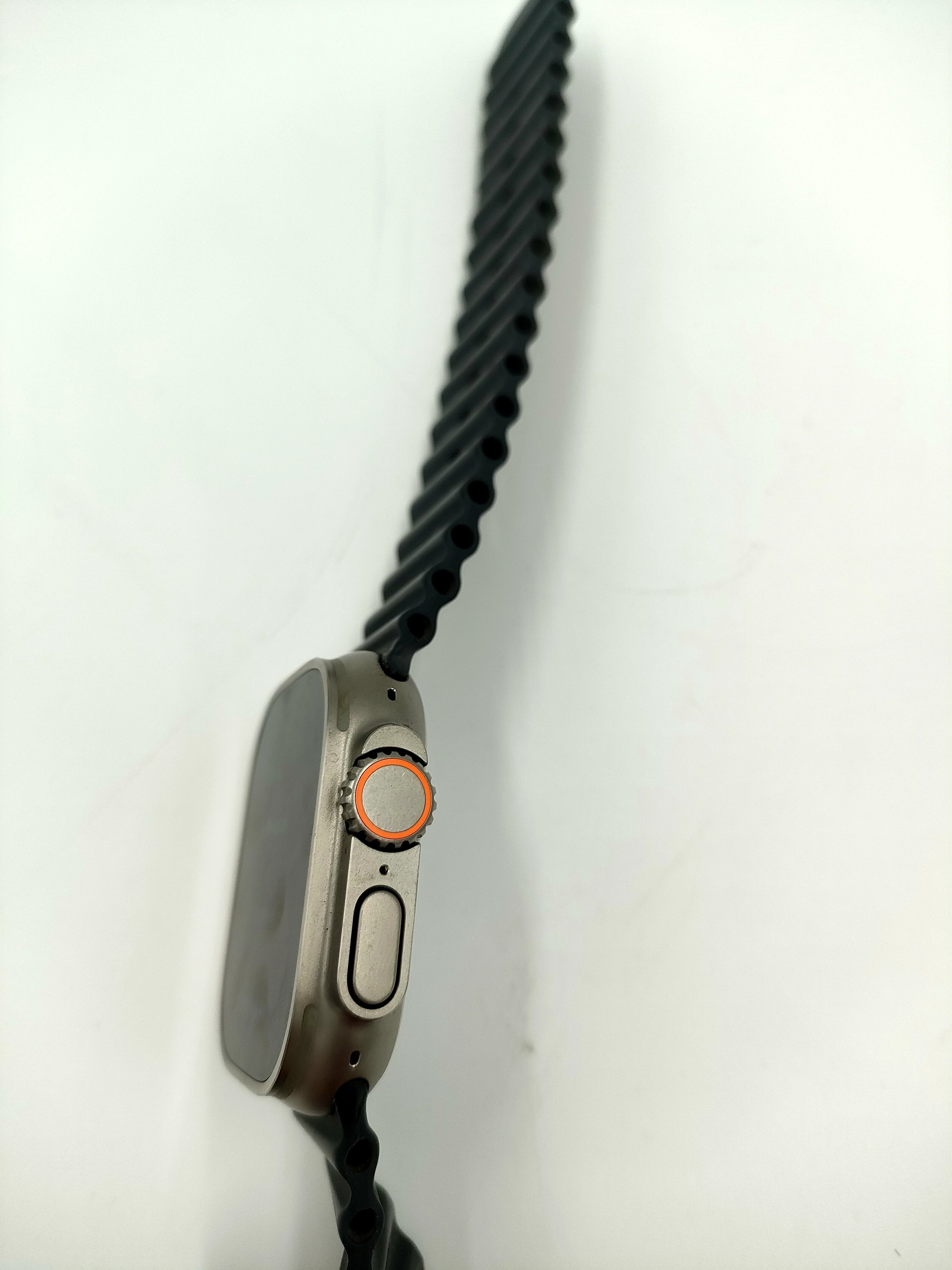 applewatch-ultra-49-mm-titanium-opis-wysokosc-koperty-4900