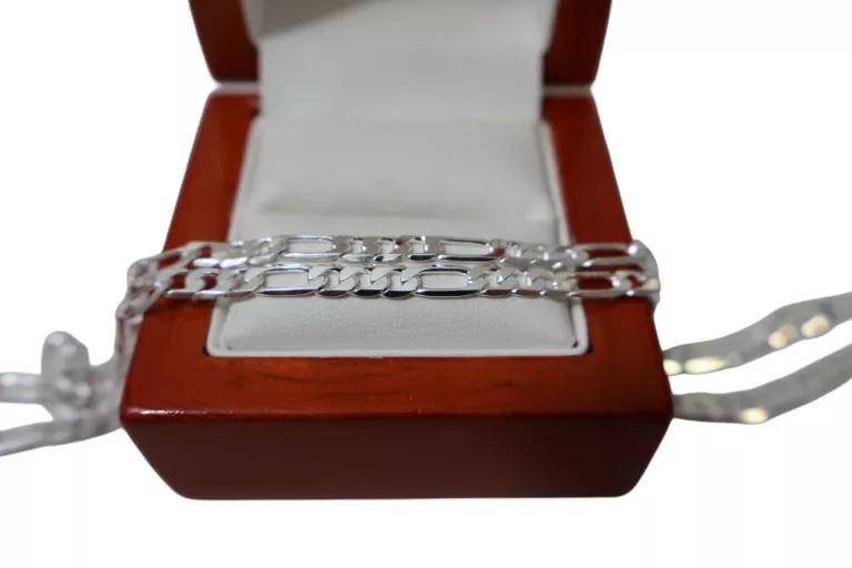 sliczny-srebrny-lancuszek-wzor-figaro-dlugosc-calkowita-5400