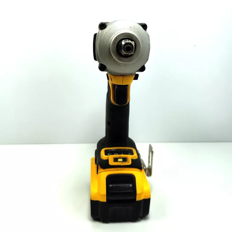 klucz-udarowy-dewalt-dcf-892-aku-lad-walizka-maksymalny-moment-obrotowy-800