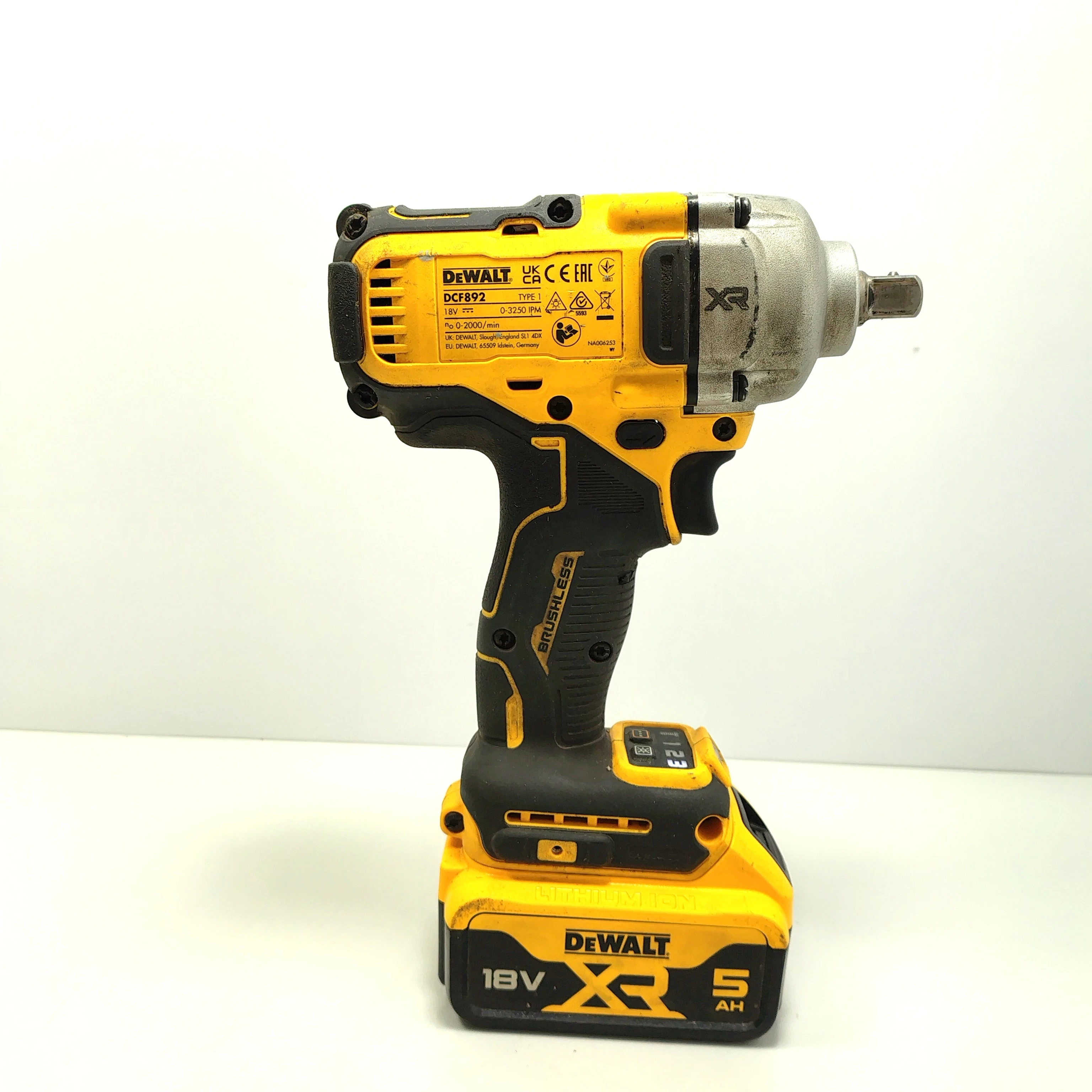 klucz-udarowy-dewalt-dcf-892-aku-lad-walizka-rozmiar-trzpienia-248160-863071