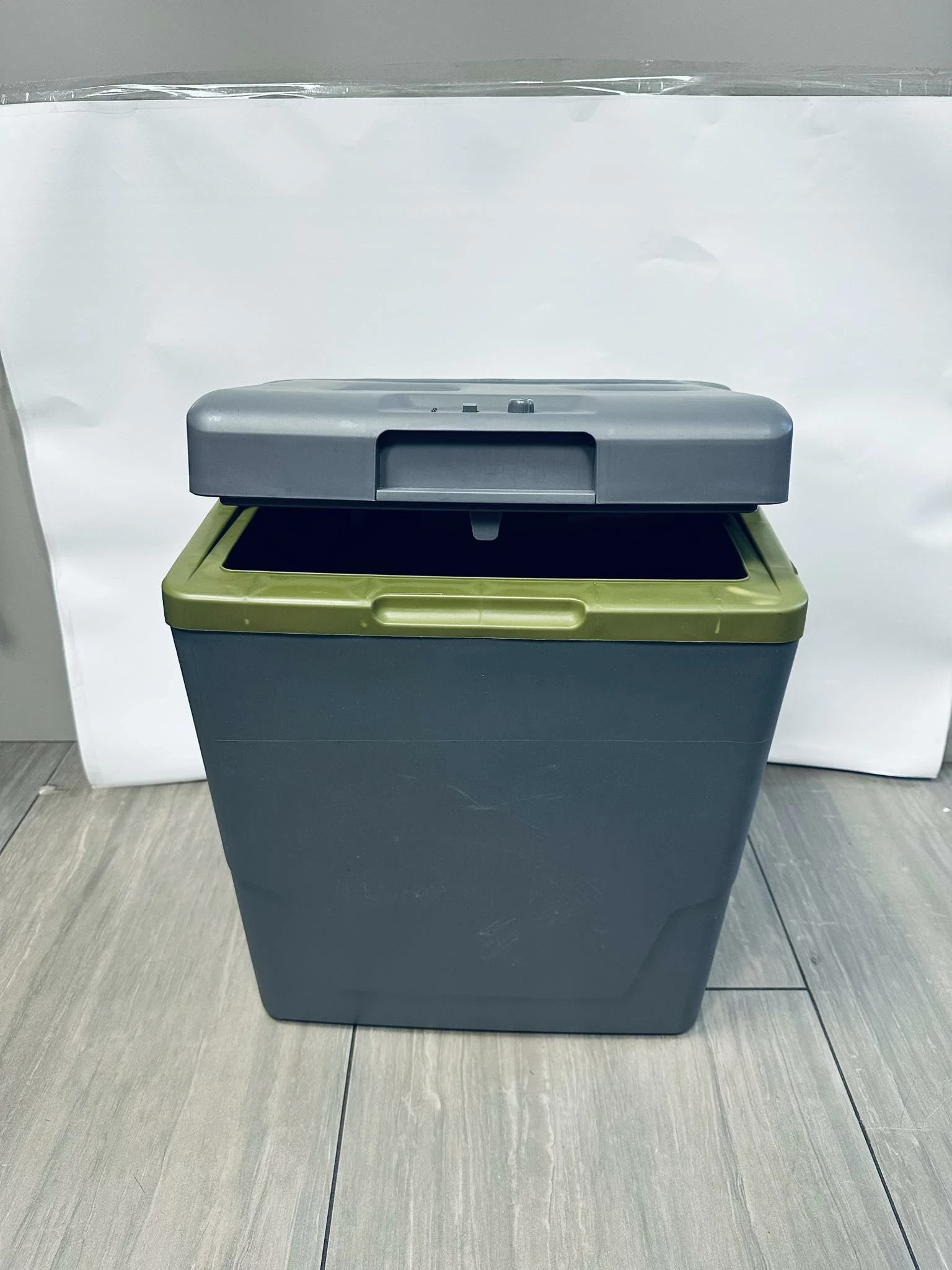 lodowka-turystyczna-rocktrail-29l-230v-i-12v189-rynek-25-wrzesnia