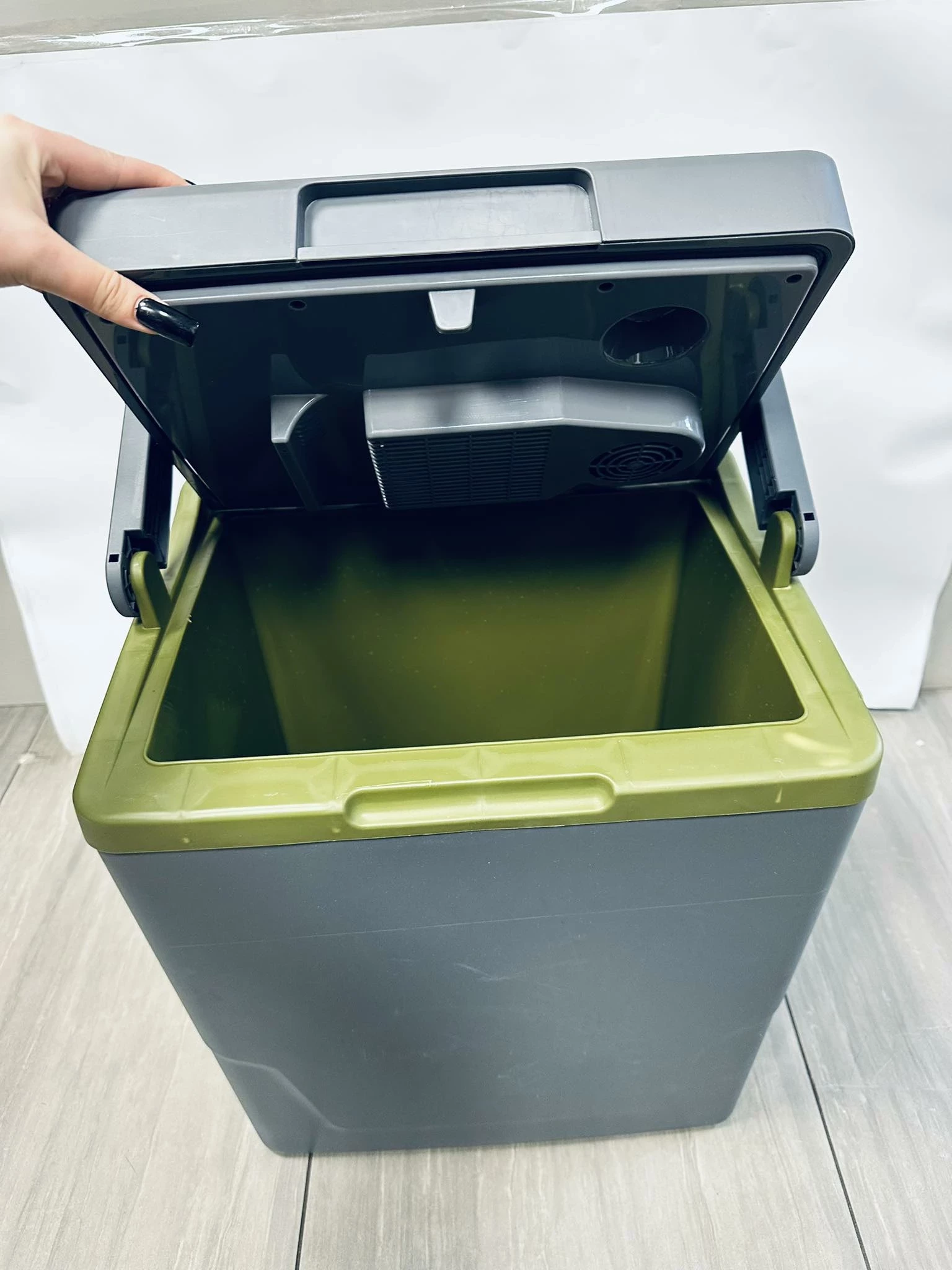 lodowka-turystyczna-rocktrail-29l-230v-i-12v189-model-rek-29-d1