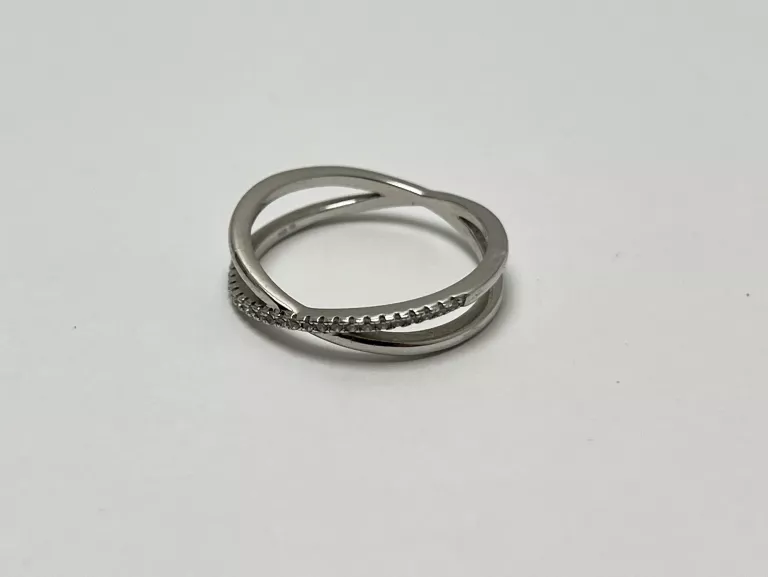 SREBRNY PIERŚCIONEK SCARLET PR.925 2,4G R.18