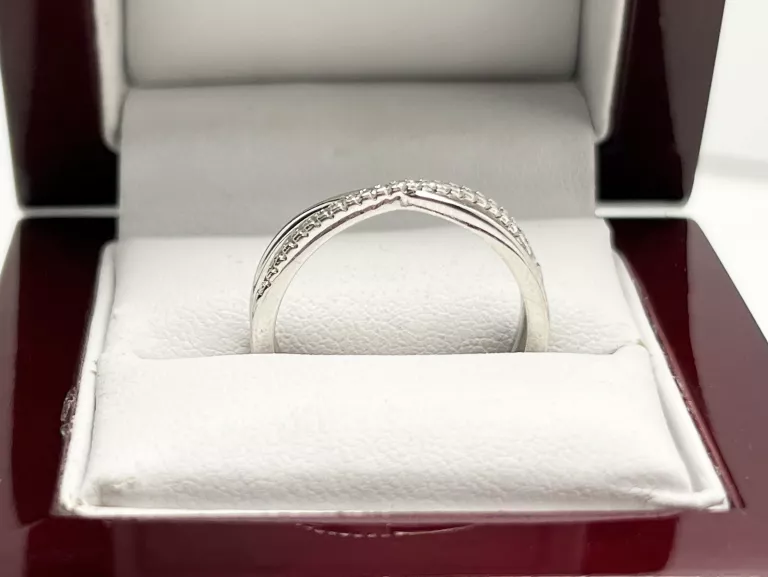 SREBRNY PIERŚCIONEK SCARLET PR.925 2,4G R.18
