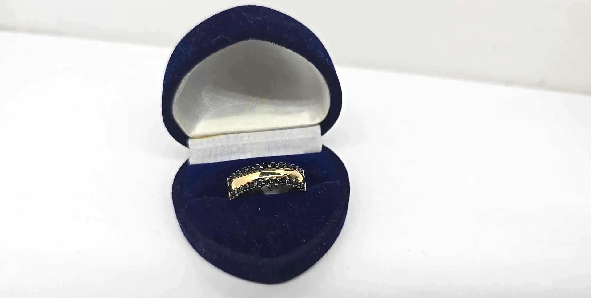 zloty-pierscionek-z-czarnymi-kamykami-wojskowa-11-sj-siedlce