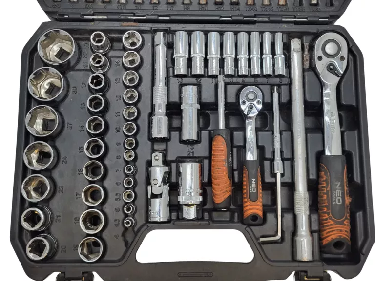 ZESTAW KLUCZY NASADOWYCH NEO TOOLS 110 EL. 1/4 1/2 WALIZKA