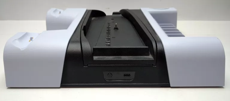 PODSTAWKA CHŁODZĄCA STACJA ŁADUJĄCA PS 5 FROGGIEX FX-P5-C3-W