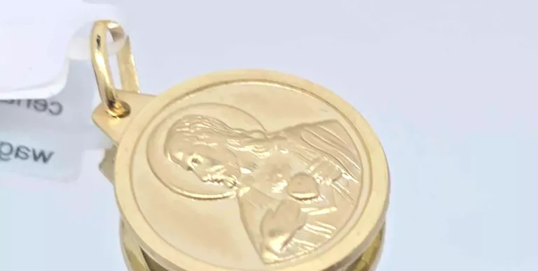 zloty-okragly-medalik-material-15835-2