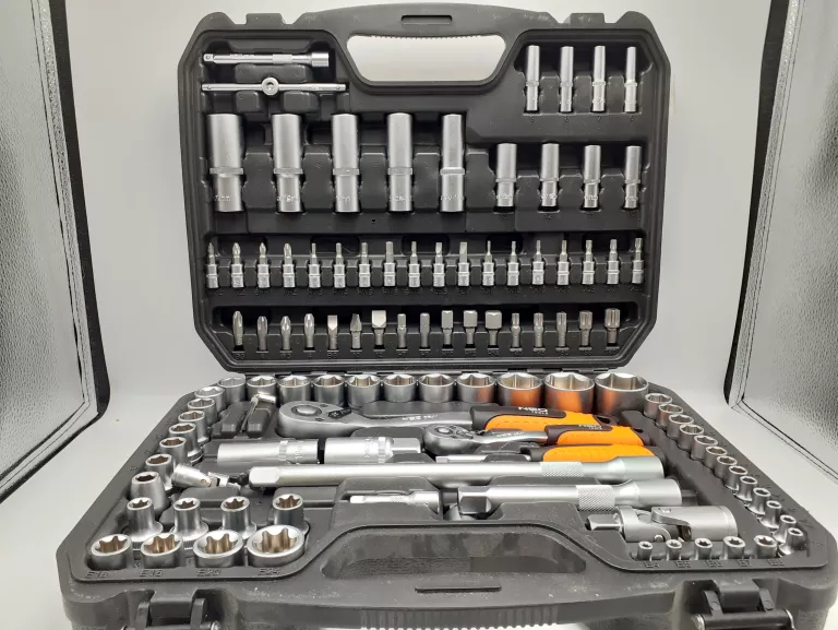 ZESTAW KLUCZY 108 ELEMENTÓW 1/2" 1/4" 10-212 NEO TOOLS