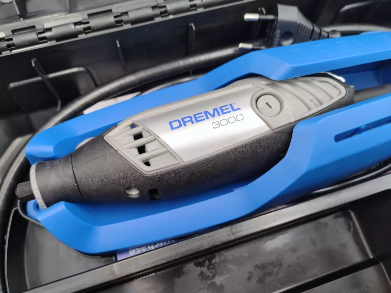 SZLIFIERKA WIELOFUNKCYJNA DREMEL 3000 25 AKCESORIÓW - WALIZKA