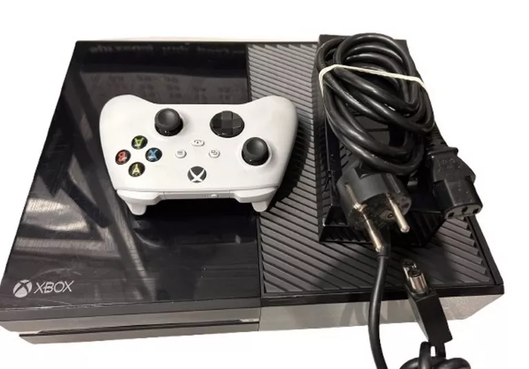 KONSOLA XBOX ONE CONSOLE MODEL 1540 500 GB