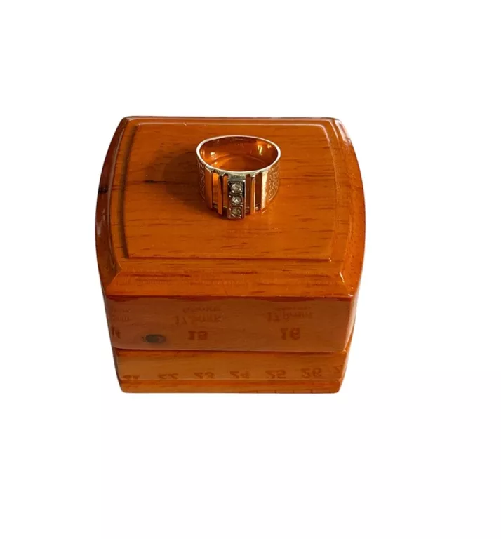 piekny-zloty-pierscionek-material-15835-2