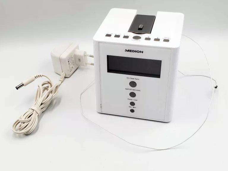 RADIOBUDZIK Z PROJEKTOREM MEDION MD43562