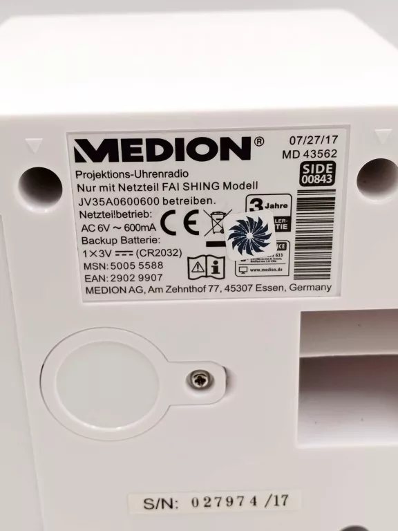 RADIOBUDZIK Z PROJEKTOREM MEDION MD43562