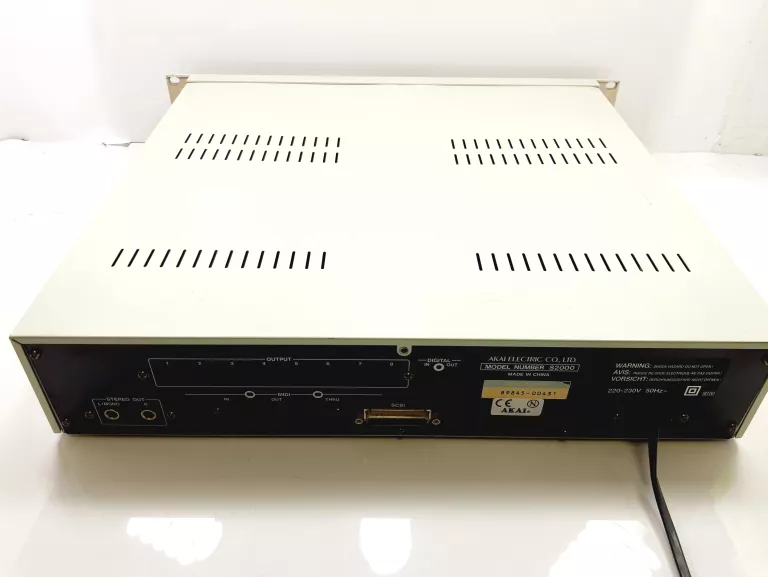 SAMPLER STUDYJNY AKAI S2000 + DYSKIETKA