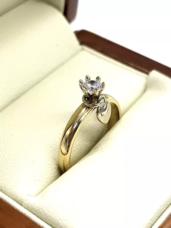 PRZEŚLICZNY ZŁOTY PIERŚCIONEK 585/2,60G