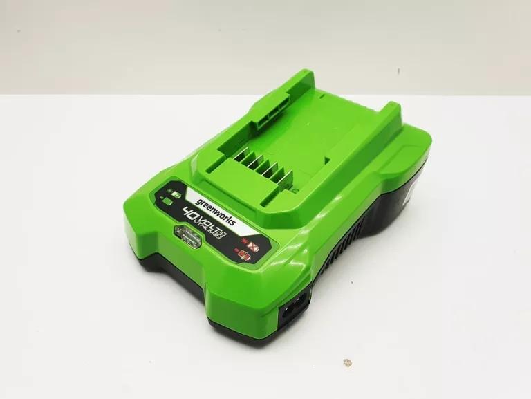 ŁADOWARKA DO AKUMULATORÓW GREENWORKS G40C 40V DC 2A