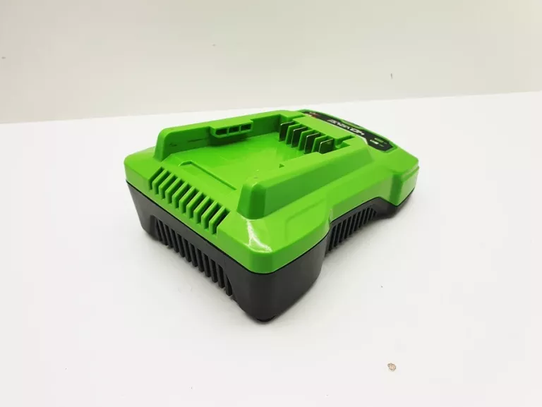 ŁADOWARKA DO AKUMULATORÓW GREENWORKS G40C 40V DC 2A