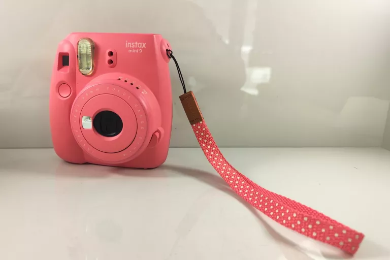 APARAT NATYCHMIASTOWY FUJIFILM INSTAX MINI 9 FLAMINGO RÓŻOWY