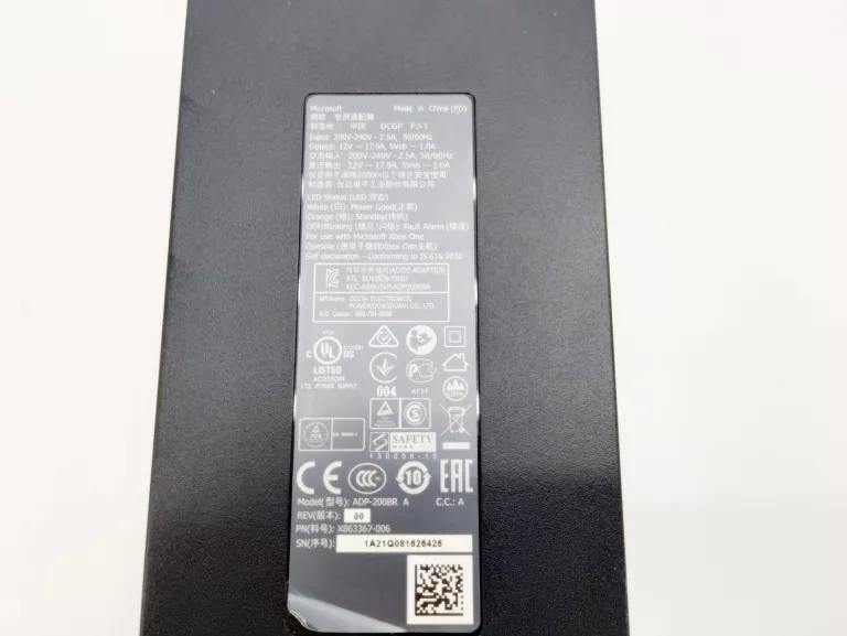 KONSOLA XBOX ONE MODEL 1540 1TB + PAD