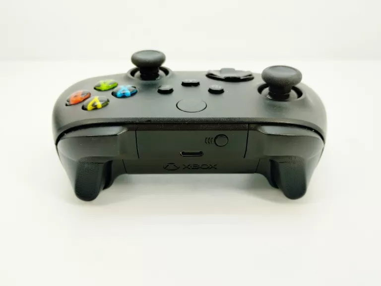 KONSOLA XBOX ONE MODEL 1540 1TB + PAD